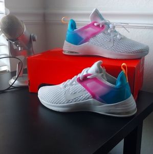 Woman's nike air max bella tr 2
